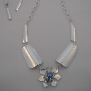 Collier Jonquille bleue Collier Jonquille bleue