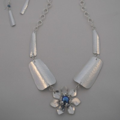 Collier Jonquille bleue Collier Jonquille bleue